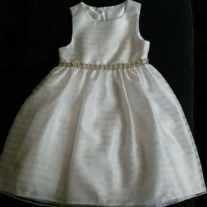 Girl's dress